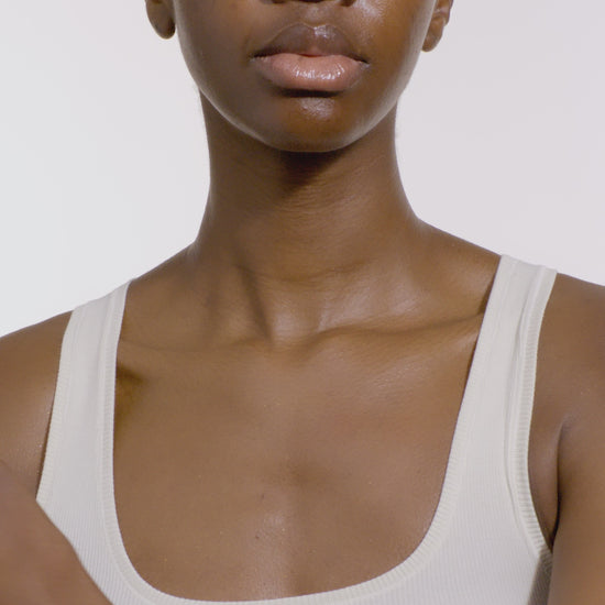 STEP 01 - Apply to clean, moisturized skin, focusing on your pulse points, including your wrists, neck, behind the ears, folds of your elbows, and behind the knees.